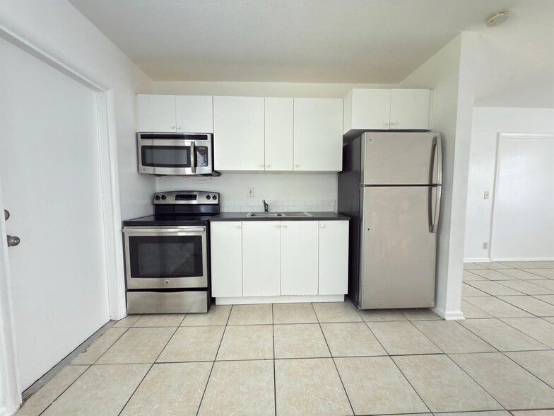 Building Photo - 1172 W 34th St