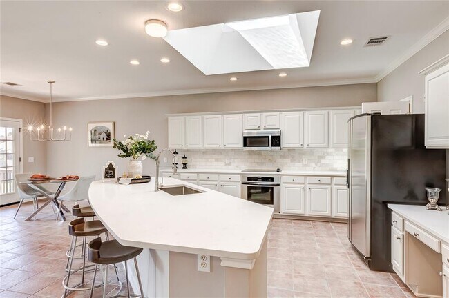 Building Photo - 1107 St John Ct