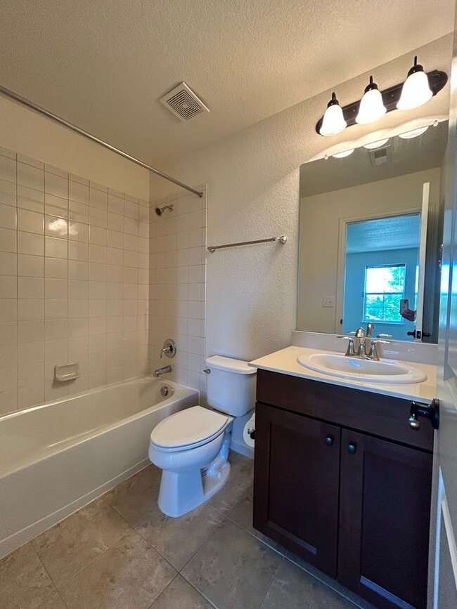 Building Photo - Spacious 5-Bedroom House with Large Fenced Yard