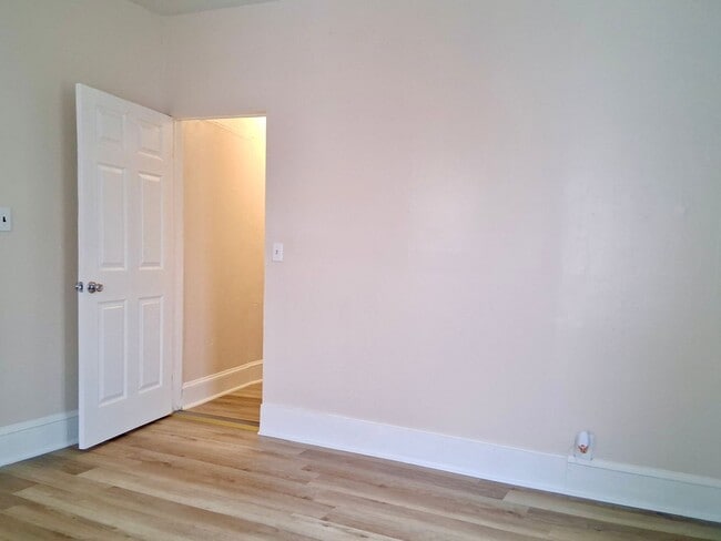 Building Photo - Updated 2 Bedroom Apartment FOR RENT in Bridgeton NJ $1350