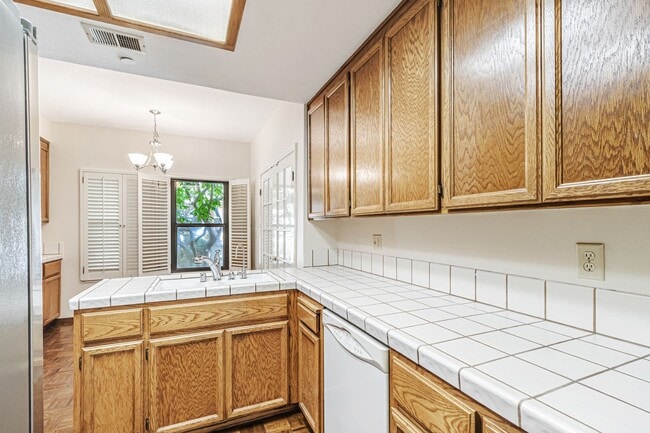 Building Photo - Two Primary Suites w/ Bonus Room l Prime L...