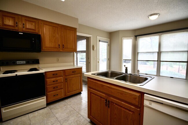 Building Photo - 32 Westlake Pointe Dr