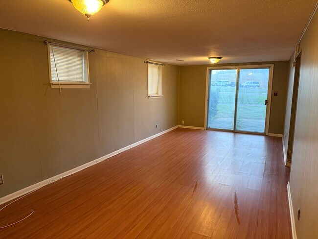 Building Photo - COMING SOON: Stunning 2-Bed/1 Bath Duplex ...