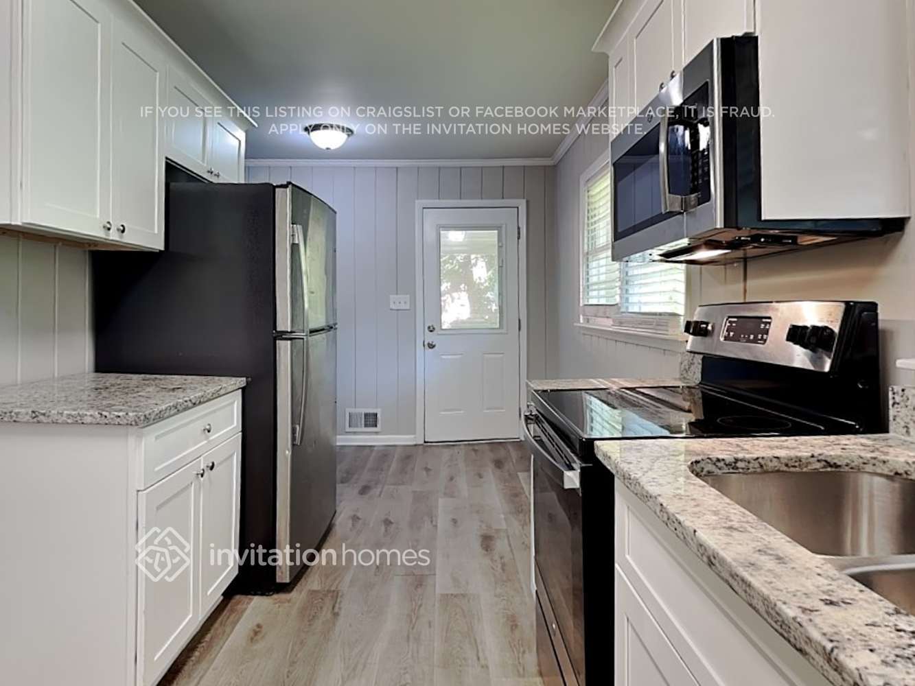 Building Photo - 3582 Highwood Dr SW