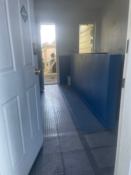 ENTRANCE - 1301 3rd St SE