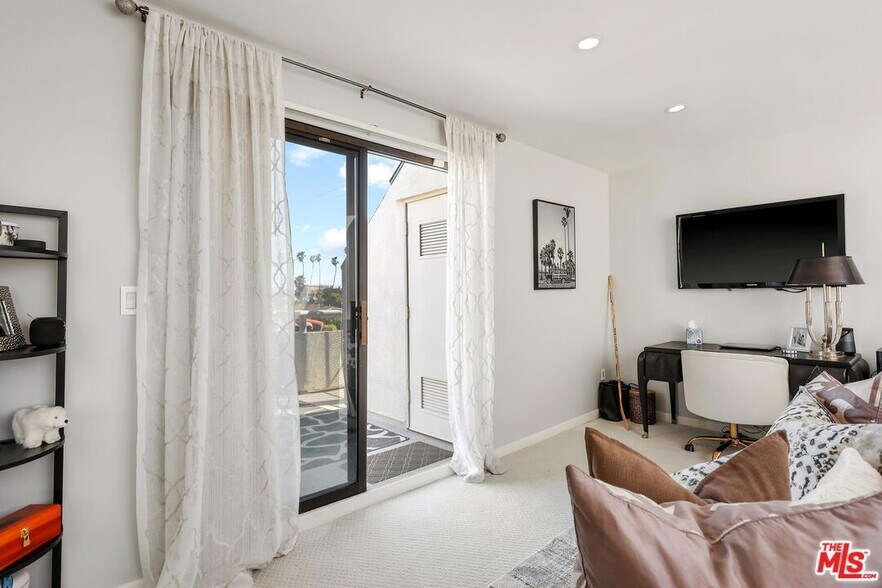 Building Photo - 1044 10th St