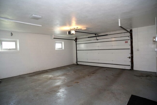 Building Photo - AVAILABLE Aug. 1 - 4 BEDROOM 3 BATHROOM - GORGEOUS LAKE VIEWS