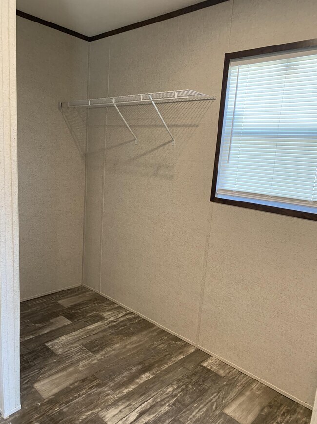 Building Photo - 104 Bristol St