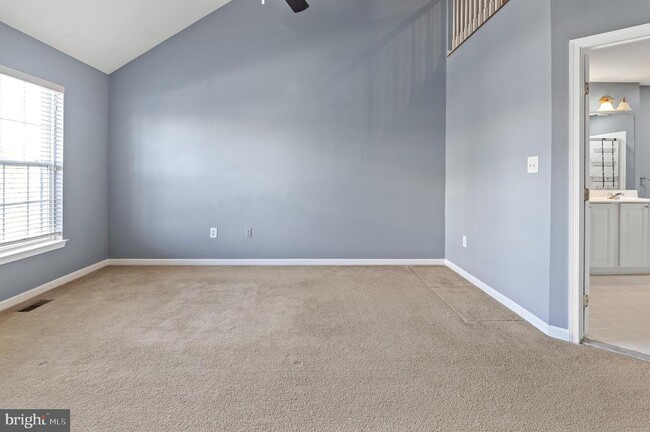 Building Photo - 5061 Cameo Terrace