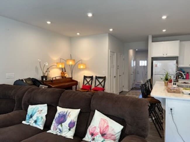 Building Photo - Chesapeake-Townhouse-Cardinal Meadows-3BR-2.5BA-1 Car Garage