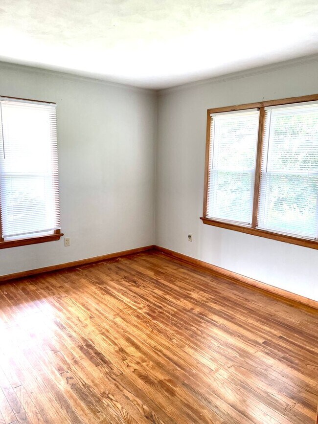 Building Photo - Will go fast! 3 BED house across from Memo...