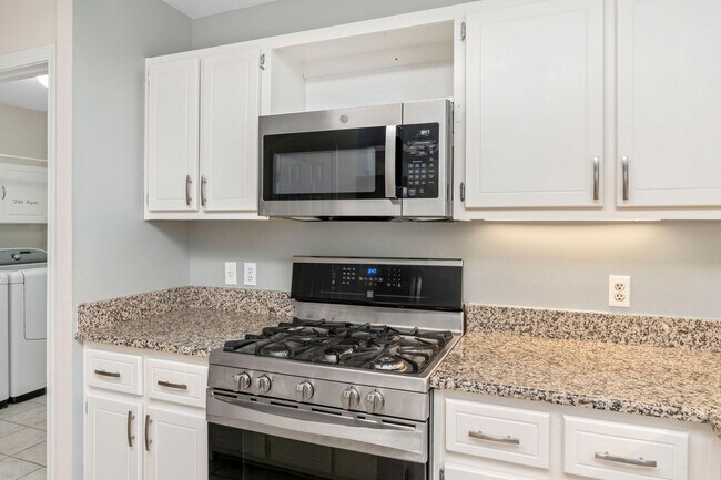 Building Photo - Updated 3BR in Bluewater Bay!!