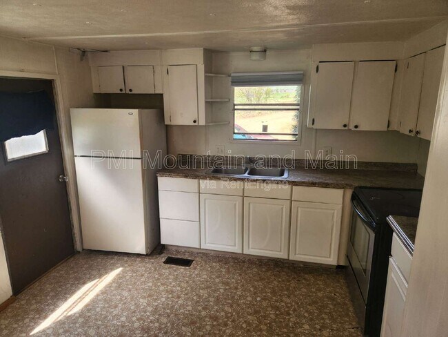 Building Photo - 9 Grateful Way