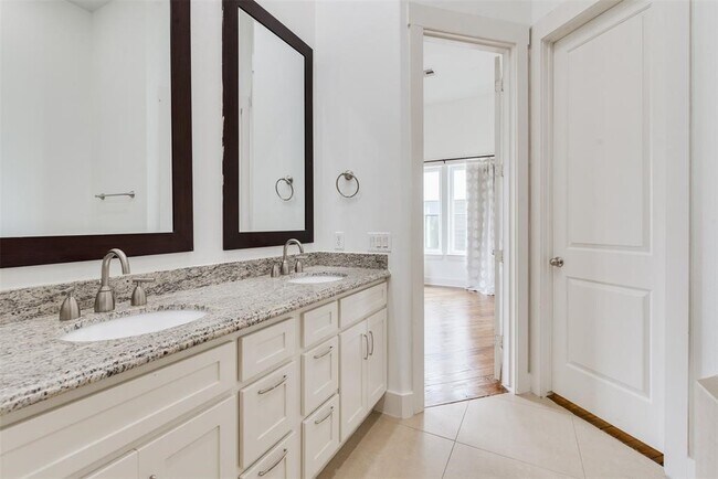 Building Photo - 2002 Blodgett St