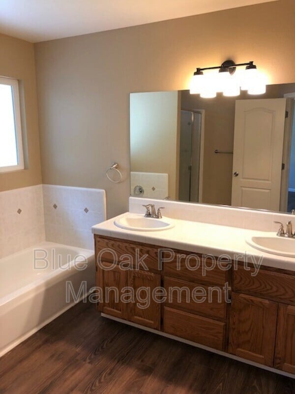Building Photo - 2158 Robailey Dr