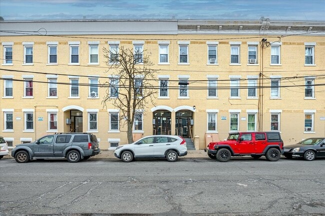 Primary Photo - 424 Division St
