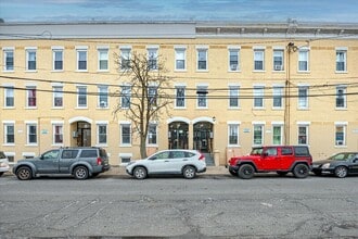 Building Photo - 424 Division St