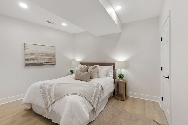 Building Photo - STUNNING 4 Level Fells Point Rowhome! WITH...