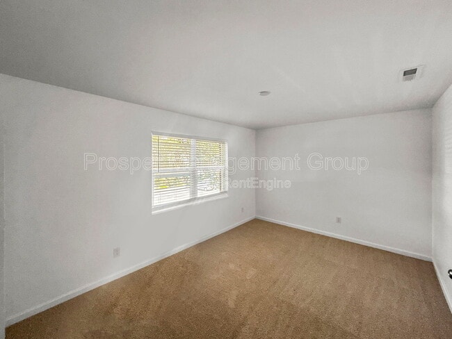 Building Photo - 415 Parkdale Dr