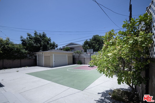 Building Photo - 907 Westchester Pl