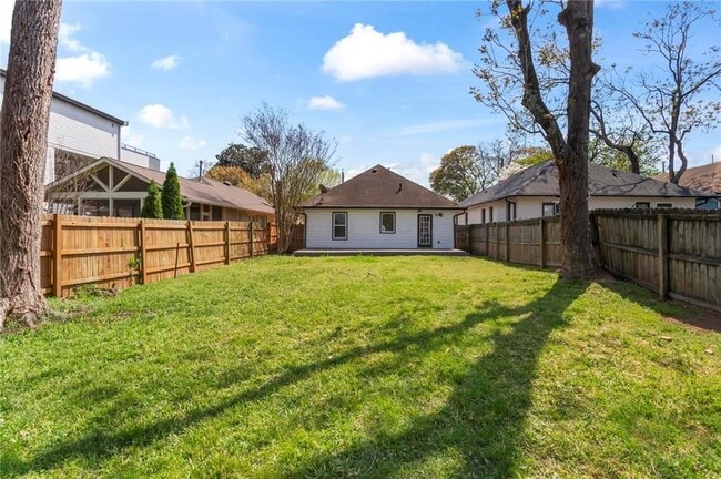 Building Photo - 520 Angier Ave NE