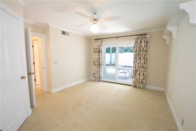 Building Photo - 105 Strachan Ln