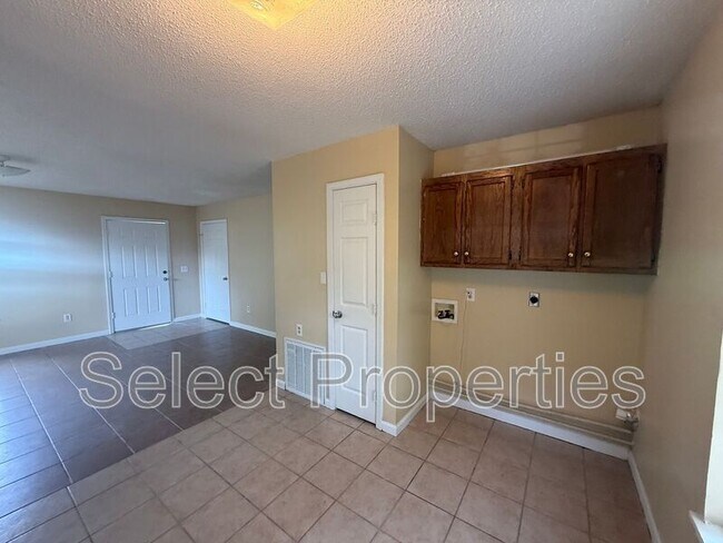 Building Photo - 1303 Dana Debbie St