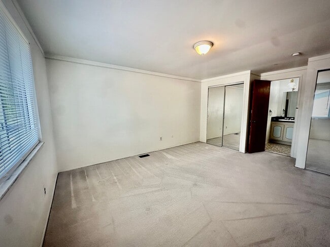 Building Photo - 21669 Tulipwood St