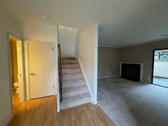 Building Photo - Wonderful 3 bedroom townhome in Main Chance Estates