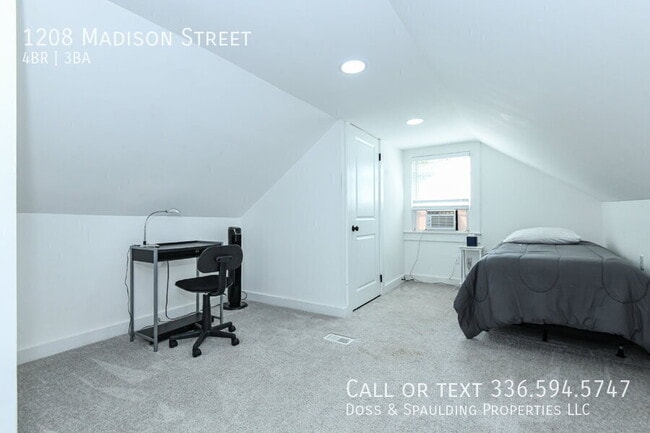 Building Photo - 1208 Madison St