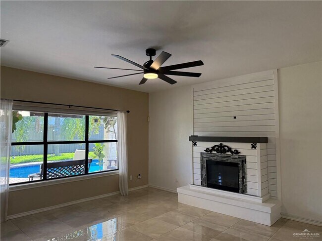 Building Photo - 35 Wisteria Dr