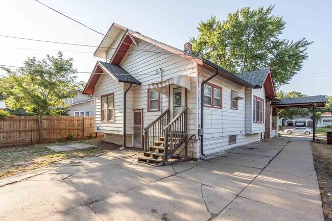 Building Photo - 4012 E Central Ave