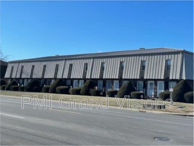Building Photo - 1628 University Dr