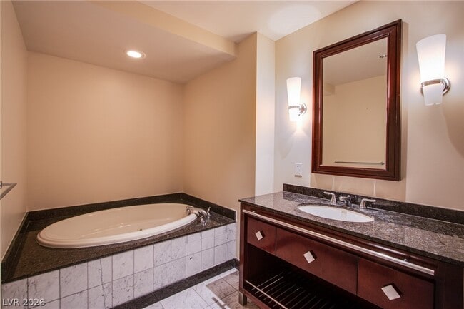 Building Photo - 2700 S Las Vegas Blvd