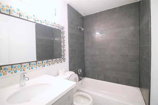 Building Photo - 3107 E Heatherock Cir