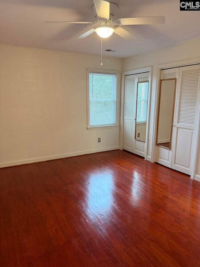 Building Photo - 511 Shady Ln