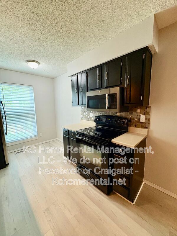 Building Photo - 8027 N Stoddard Ave