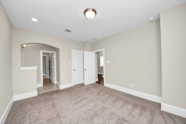 Building Photo - 8306 Hillendahl Blvd