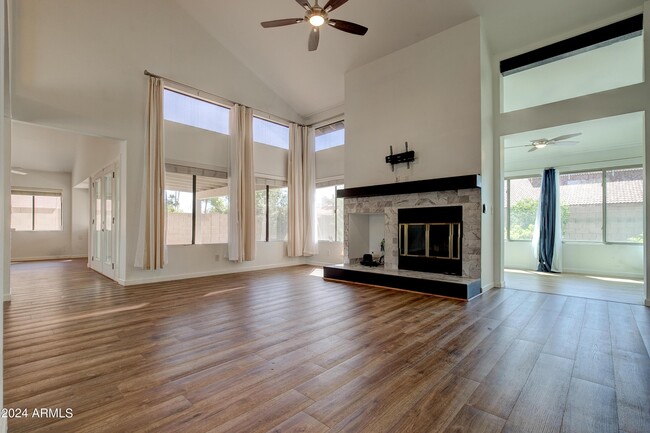 Building Photo - 1945 E Velvet Dr