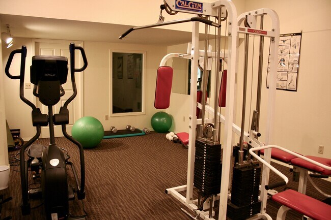 Building Photo - 3028 Western Ave