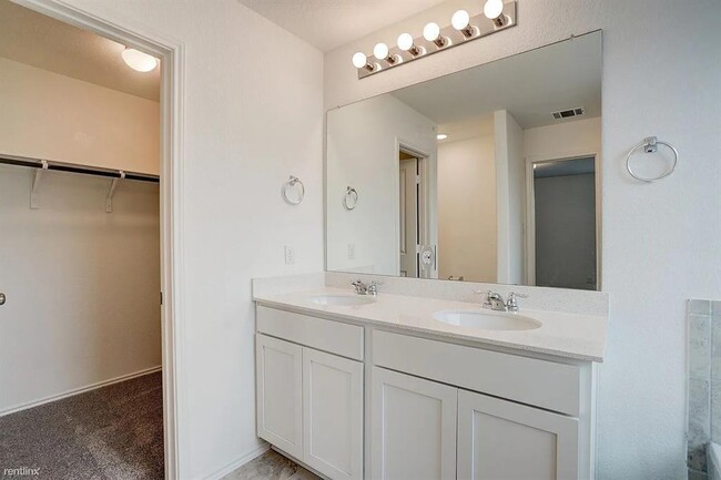 Building Photo - 209 Majestic Cedar Dr