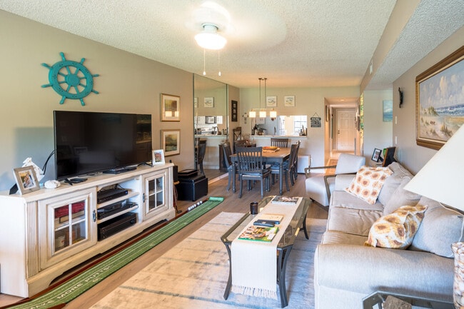Building Photo - 1401 Pinecrest Cir