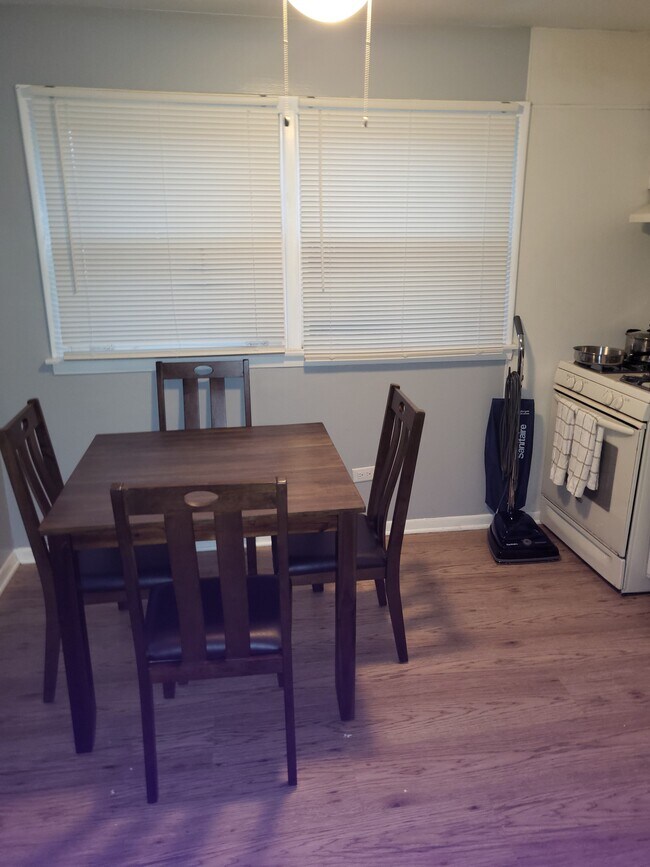 Building Photo - 14449 Van Buren St