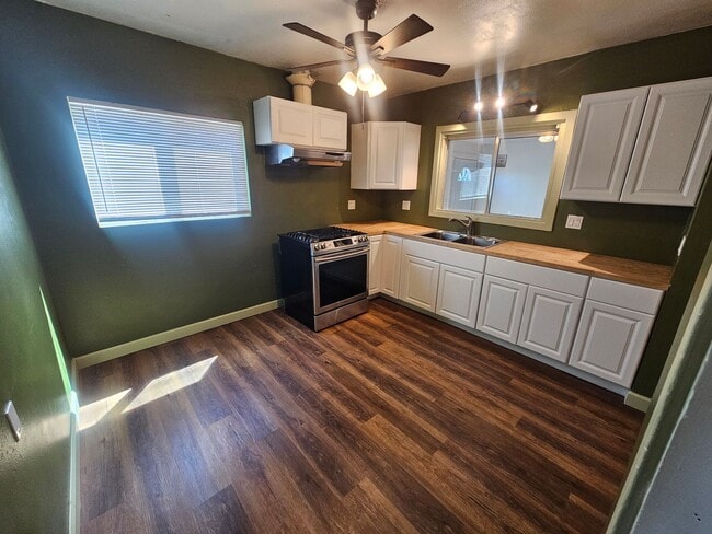 Building Photo - Home for Rent in Corning! 2 Bedroom 1 Bathroom PLUS Bonus Room