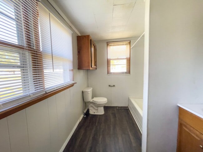 Building Photo - Recently Renovated