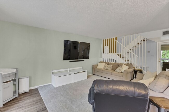 Building Photo - Valparaiso: 3 Bedroom Home in Waterfront C...
