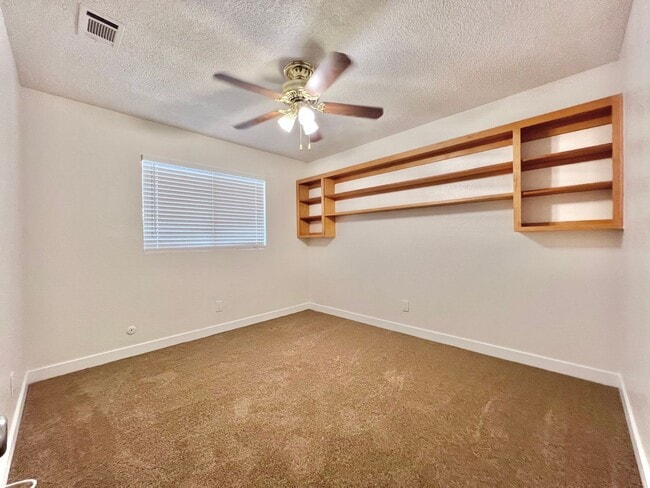 Building Photo - Updated 4-Bedroom, 2-Bath Home for Rent in...