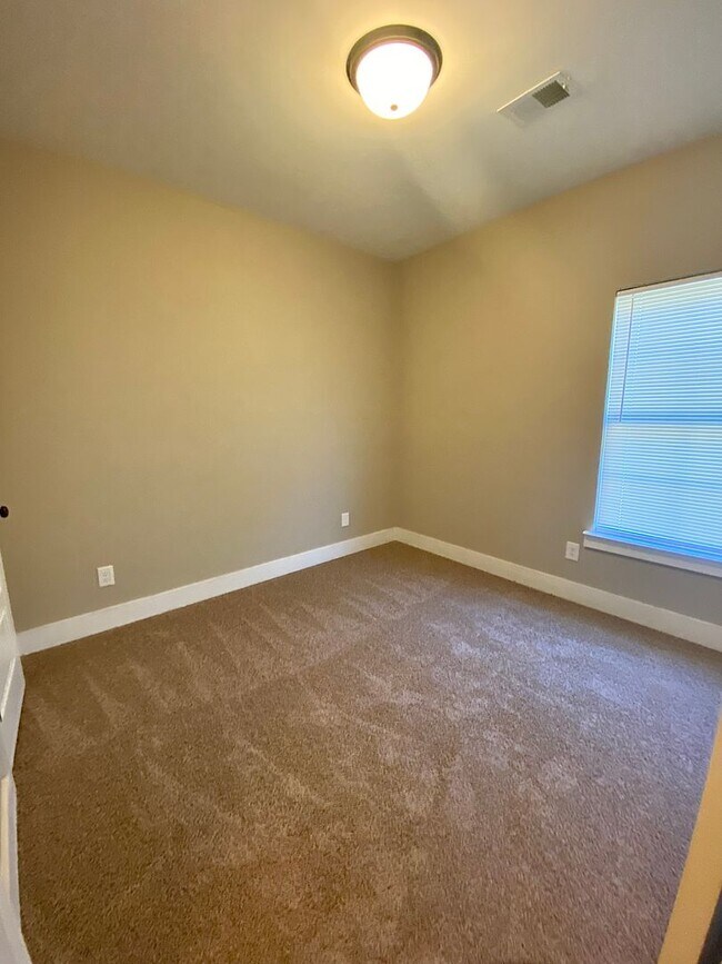 Building Photo - Home for rent in Maylene! Available to Vie...