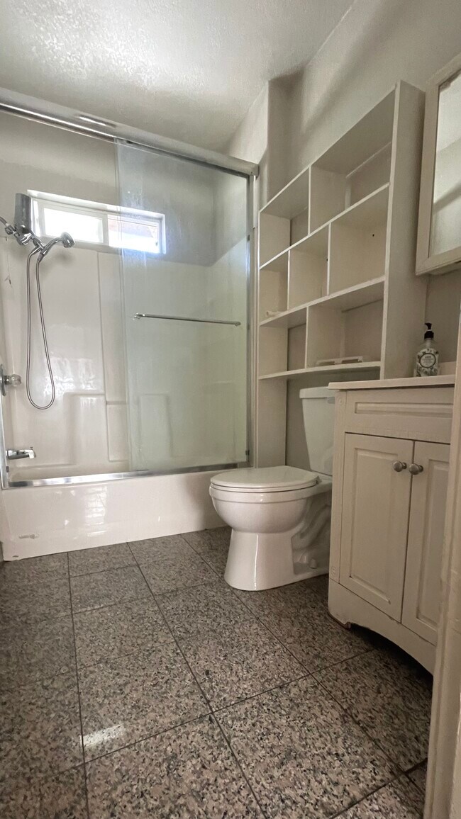 Building Photo - 1221 31st Ave