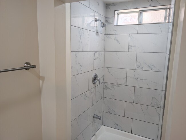 Building Photo - 2713 Clovis St